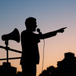 セラピストが違和感を覚えた「聞け、国民！」｜石丸氏の言葉と信頼の距離