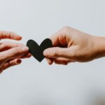 「愛してる」は測れない｜『Love is Blind』に見る愛の不安と関係修復のヒント