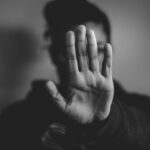 喜びを感じることに、なぜ私たちはブレーキをかけてしまうのか ─ AEDPが照らす「ポジティブな感情」